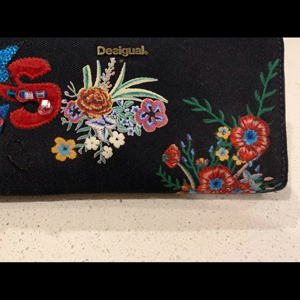 Desigual wallet